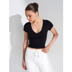 32840 V Yaka Basic T-Shirt-Siyah