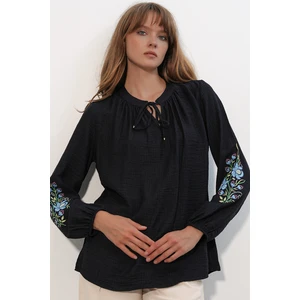 Kadın Nakışlı Oversize Bluz 1000 - Siyah