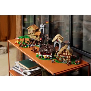 LEGO Icons 10332 Medieval Town Square (3304 Parça) Fiyatı