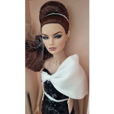 Nazik Endam Integrity Toys Night Out Erin Salston Basic Doll Fiyatı