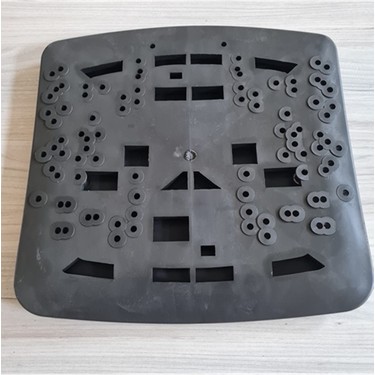 Uyda yalangoch talabalar