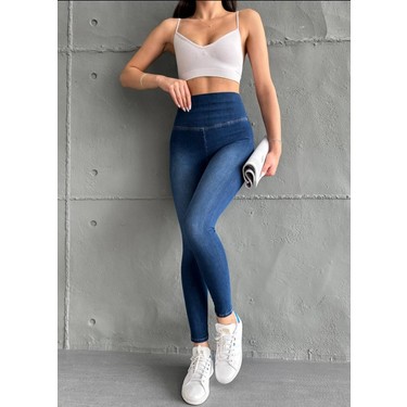 Bir qiz Lipetskda ogzaki jinsiy aloqa va birinchi jinsiy aloqa uchun erkak qidirmoqda.