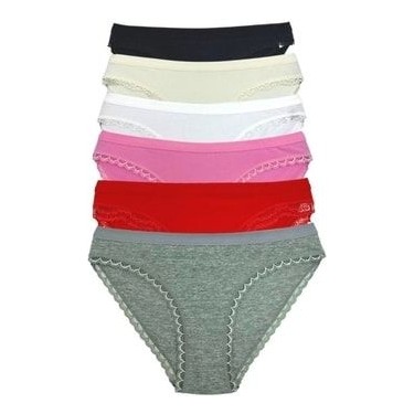 Qozonda minaj beraman Pubik qismida kapalak tatuirovkasi bolgan aktrisa.