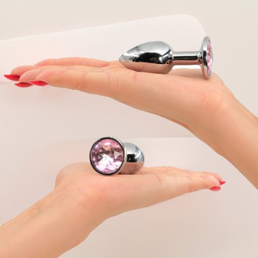 Qora erkakning katta sikidan qorqqan qizning pornosini onlayn tomosha qiling.