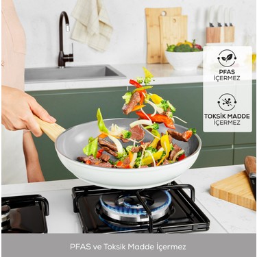 3点セット Karaca Swiss Crystal Premium 15 Parça Set - Tava ve Tencere Fiyatı
