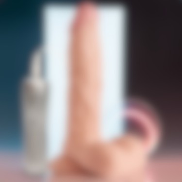 Bir yapay penis ve büyük bir vibratör, yorgunluk için harika bir çare Bir yapay penis ve büyük bir vibratör, yorgunluk için harika bir çare