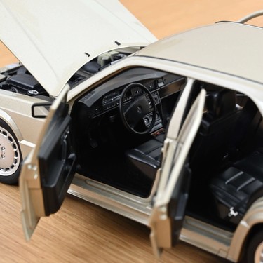 Norev 1/18 Mercedes-Benz 190 E 2.3-16 1984 Smoke Silver Fiyatı