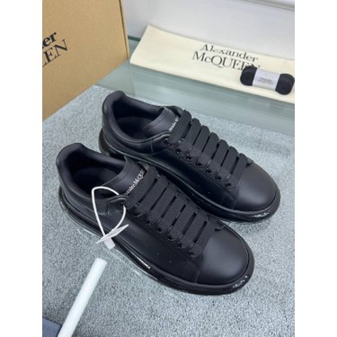 Siyah Deri Sneaker – Alexander McQueen'in İkonik Şıklığıyla Fiyatı
