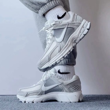 靴 Nike VOMERO 27cm Nike Zoom Vomero 5 'pure Platinum' Kadın Sneaker Fiyatı