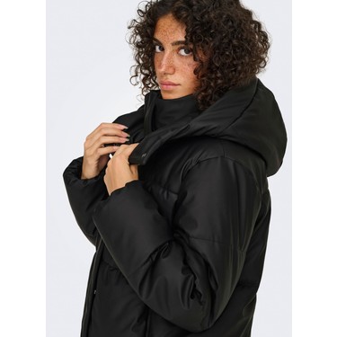 Only Siyah Kadın Mont Onlagnes Coated Puffer Jacket Otw Fiyatı