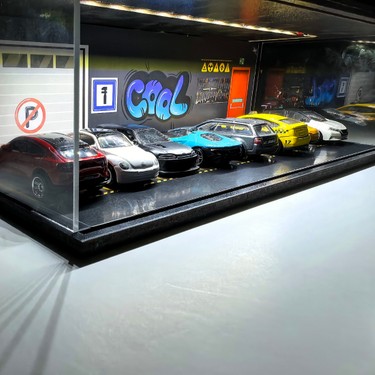 Good Sign Diorama Garaj 1/64 Ölçek 8 Araçlık – LED Işıklı Fiyatı