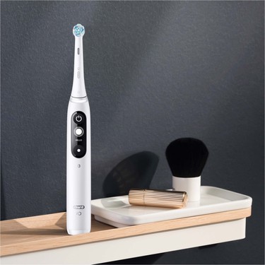 Oral-B iO 7 Şarjlı Diş Fırçası - Beyaz Renkli Yumuşak Kıllar Fiyatı