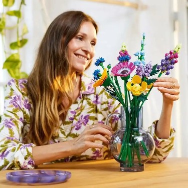 LEGO® Botanicals Kır Çiçekleri Buketi 10313 – Yetişkinler Fiyatı