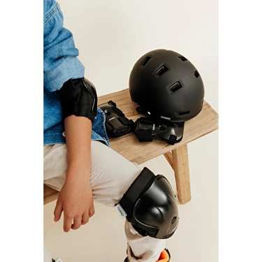 Decathlon Btwin Kask - Paten / Kaykay / Scooter - Siyah -