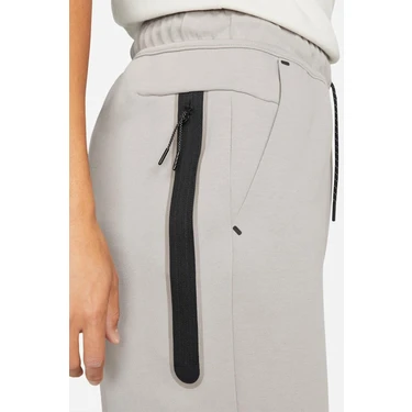 Nike tech shorts mens hotsell