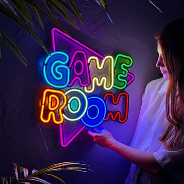 Neon Game Room Duvar Dekoru - Metal Üzerine Renkli LED Işık ile Oyun Odası Aydınlatması | 48 cm x