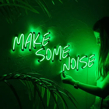 Make Some Noise Neon Duvar Yazısı - Yeşil LED Işık - Metal Üzerine Neon LED | 72 cm x 35