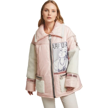 Pembe Babs Elyaf Dolgulu Resimli Kol Yaka ucu ve Cep Kuzu Kürkü Fermuarlı Kadın Kumaş