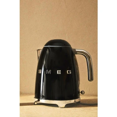 Smeg Su Isıtıcı 1,7 Lt Paslanmaz Çelik Siyah Gizli Rezistanslı Otomatik Kapanma Enerji