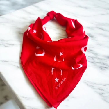 Kırmızı Renk Içerisinde Ay Yıldızlı Unisex %100 Koton Bandana 23 Nisan