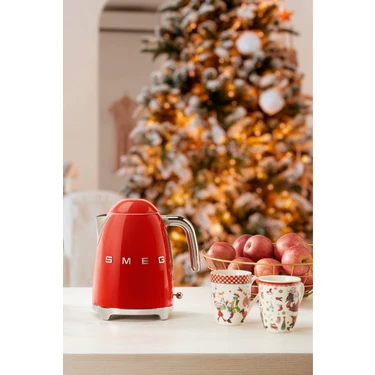 Smeg Kırmızı Kettle 1,7 lt Kapasite Paslanmaz Çelik ile Şık Tasarım ve Hızlı Isıtma