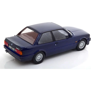Modellino BMW 325i E30 Pacchetto M 1988 Scala 1:18 &ndash; KK-Scale KKDC180931 &ndash; Blu Scuro Metallizzato