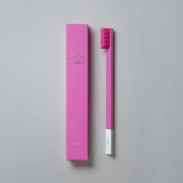 Slim By Apriori Pembe Gümüş Yumuşak Kıllı Diş Fırçası 1 Parça Asimetrik