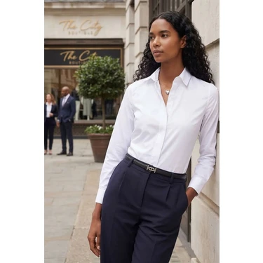 Tudors Kadın Slim Fit Dar Kesim Vucüda Oturan Uzun Kollu Gizli Düğme Detaylı Beyaz Basic