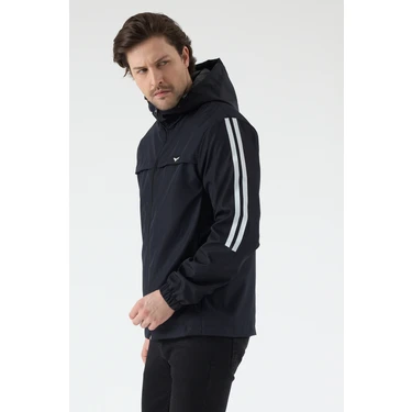 Level High Erkek Spor Yağmurluk Lacivert – Kapüşonlu, Beyaz Şerit Detaylı, Hafif Rüzgarlık, Outdoor