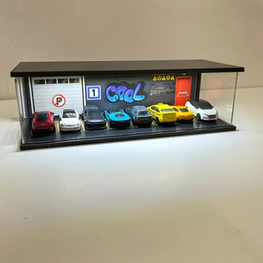 Good Sign Diorama Garaj 1/64 Ölçek 8 Araçlık – LED Işıklı USB Çalışan Model Araba Sergileme Standı