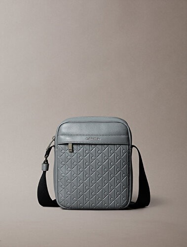 Calvin Klein Erkek Emblem Emboss Çapraz Askılı Çanta