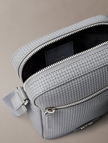Calvin Klein Erkek Emblem Emboss Çapraz Askılı Çanta görsel 3