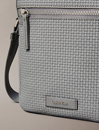 Calvin Klein Erkek Emblem Emboss Çapraz Askılı Çanta görsel 4