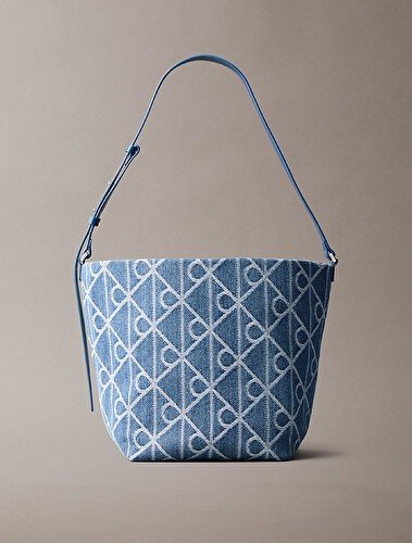 Calvin Klein Kadın Emblem Aop Denim Bucket Çanta