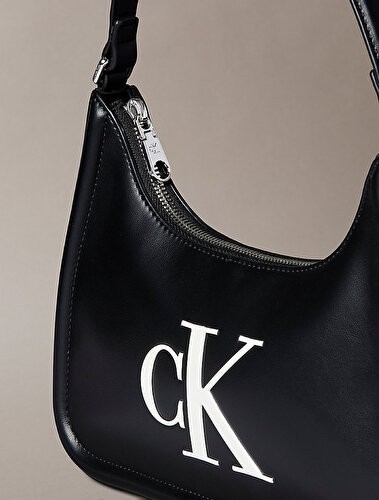 Calvin Klein Kadın Bold Ck Küçük Omuz Çantası görsel 4