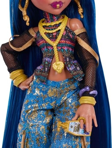 Aesco Kısa Bluz ve Altın Rengi Detaylı Kot Kargo Pantolon Giyen Monster High Cleo De Nile Bebek, Evcil Yılanı Hissette ve Salata, Smoothie ve Çanta Gibi 7 Aksesuar, JHK32 görsel 4