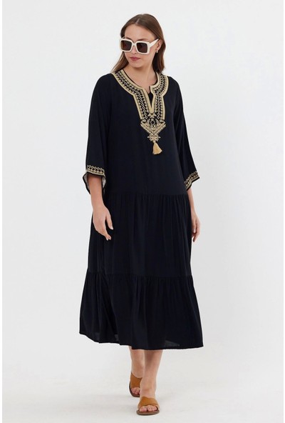 Yakası ve Kol Ucu Nakışlı Yarım Kol Kadın Elbise-Siyah