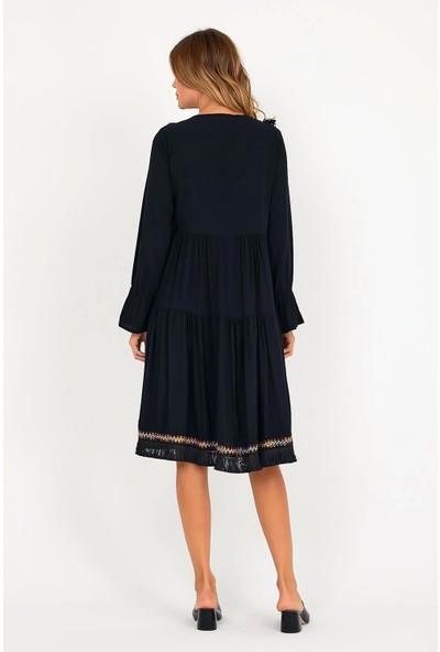 Nakışlı Püskül Detaylı Uzun Kol Kadın Elbise-Siyah