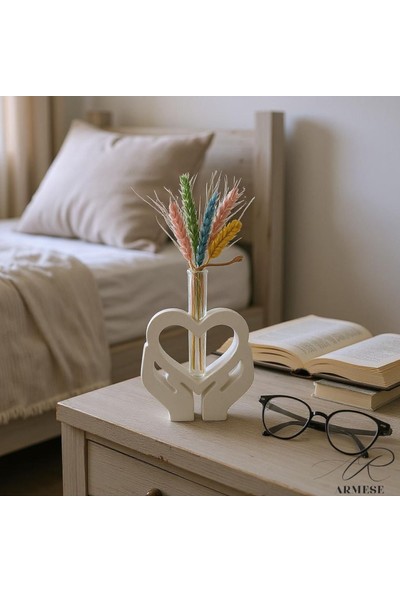 El Yapımı Kalp Figürlü Dekoratif Vazo – Porselen Tozu, 12.5 cm