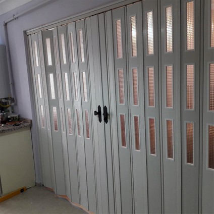Beyaz Renkli 3 Sıra Camlı 12 mm - Çift Kanat - En 144 cm * Boy 200 cm Akordiyon Kapı modelleri