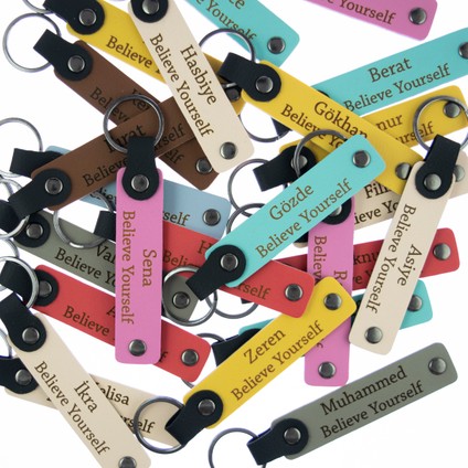 Motorcu Dostlara Hatıra, Isim Plaka ve B Rh (+) Kan Grubu Yazılı Özel X2 Anahtarlık, Kahve-Mor-Syh indirimleri