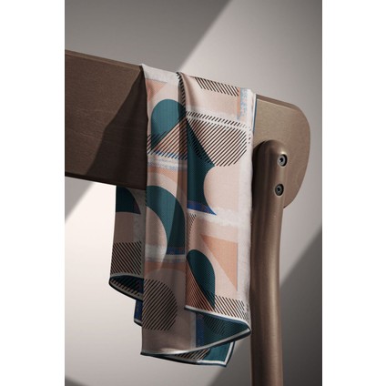 %100 Twill Ipek Geometri Desenli Lacivert - Vizon Renkli 90X90 Eşarp Kenar Dikiş Şekli El Dikişli