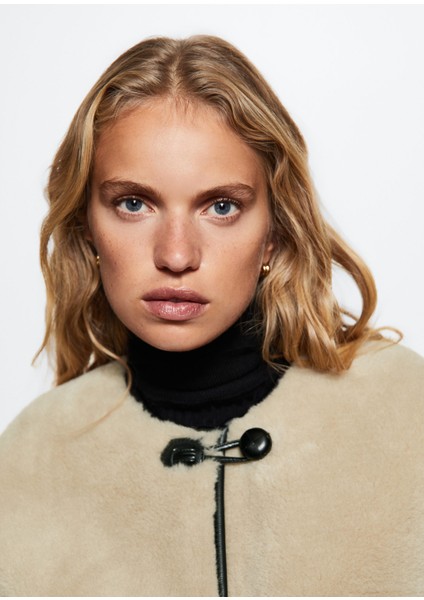 Aplikeli Kürk Görünümlü Palto