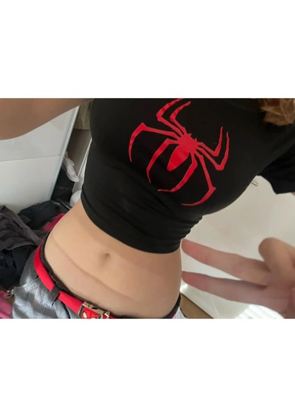 Kırmızı Spiderman Baskılı Kısa Kollu Siyah Crop Bluz