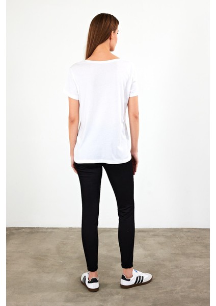 Kadın Boyfriend Beyaz V Yaka Regular Fit Modal Tişört (Lyocell) fırsatları