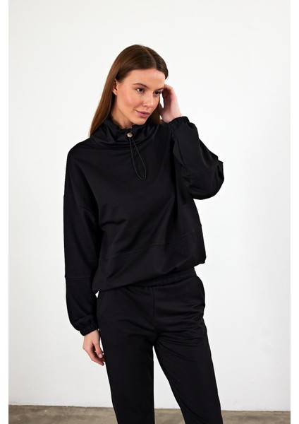 Kadın Norah Siyah Yakası Detaylı Regular Fit Sweatshirt