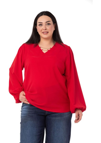 Büyük Beden Yakası Zincir Detaylı Kol Ağzı Lastikli Kırmızı Bluz