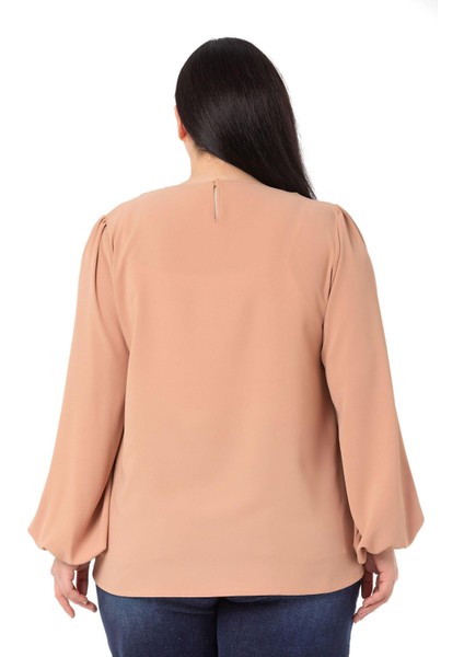 Büyük Beden Yakası Zincir Detaylı Kol Ağzı Lastikli Vizon Bluz modelleri