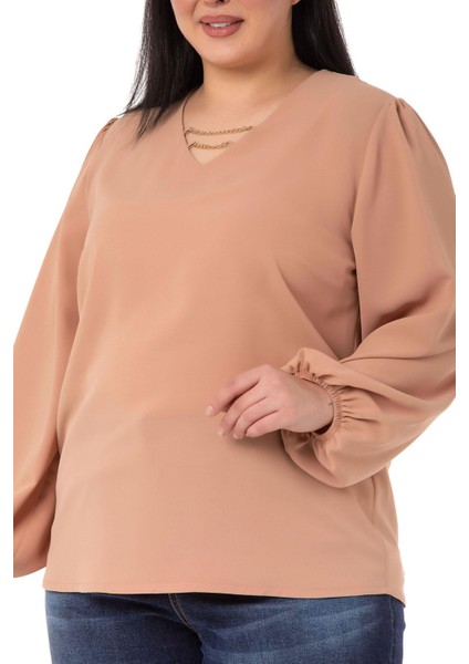 Büyük Beden Yakası Zincir Detaylı Kol Ağzı Lastikli Vizon Bluz fırsatları