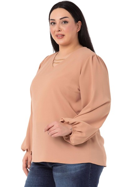 Büyük Beden Yakası Zincir Detaylı Kol Ağzı Lastikli Vizon Bluz indirimleri